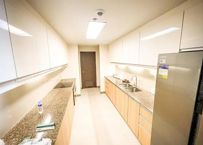Luxury 2br Beside Okada Manilla