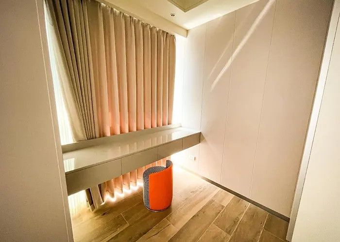 Luxury 2br Beside Okada Manilla