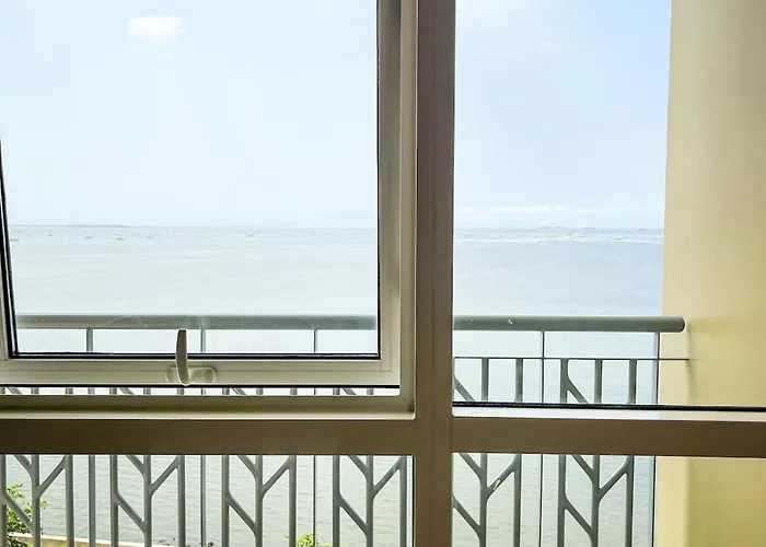 Luxury 2br Beside Okada Manilla
