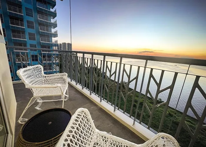 Luxury 2br Beside Okada Manilla