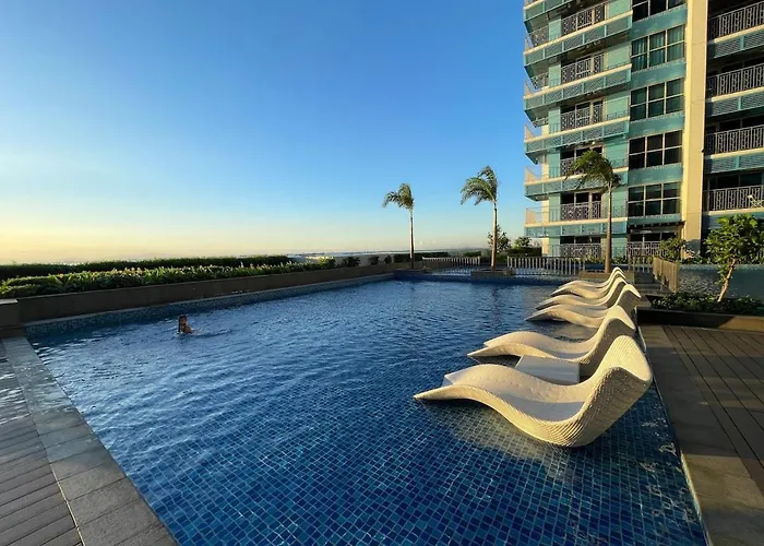 Luxury 2br Beside Okada Manilla