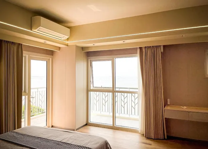 Luxury 2br Beside Okada Manilla